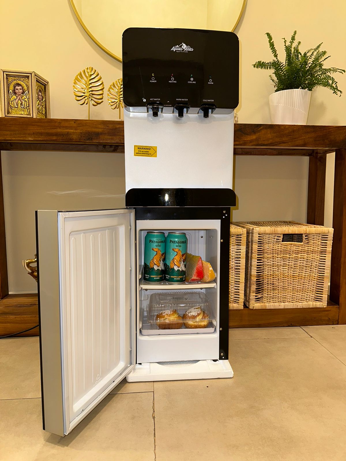 PEDESTAL COLD BLACK CON FRIGOBAR + 4 BIDONES (incluye envases retornable)